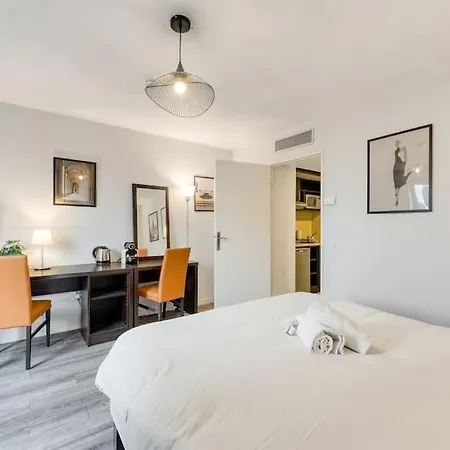 Zenbnb / Cityzen / Pied Du Tram / Frontiere Suisse *