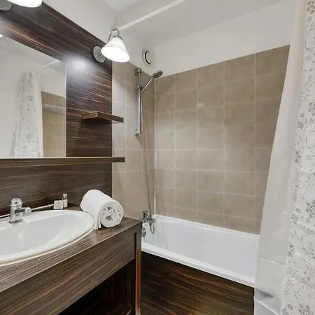 Zenbnb / Cityzen / Pied Du Tram / Frontiere Suisse